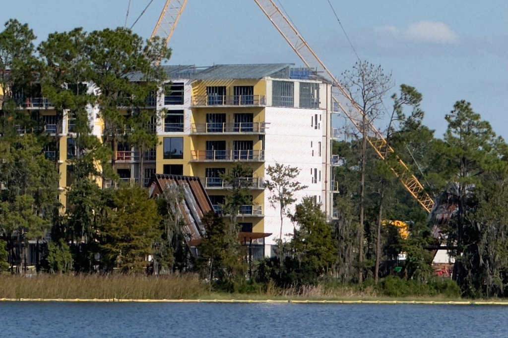 Disney-Lakeshore-Lodge-Construction-20251107b.jpg