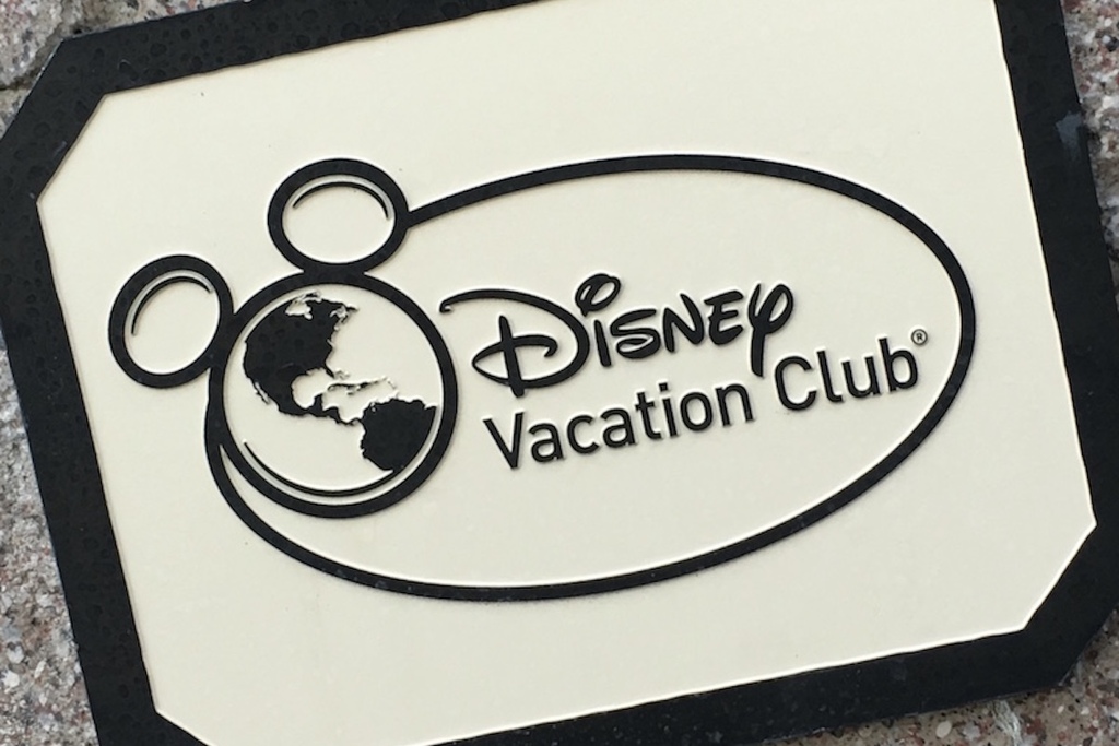 Disney-Vacation-Club-Sign-Cream.jpg