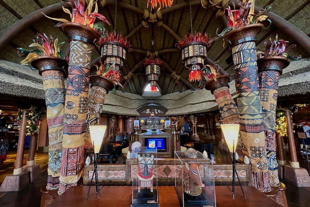 Disneys-Animal-Kingdom-Villas-Kidani-Lobby.jpg