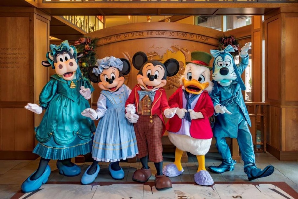 -Resort-2025-Mickeys-Christmas-Carol-Feast-Preview.jpg