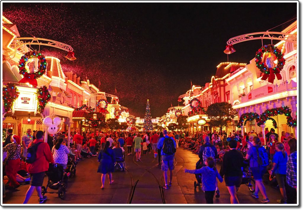 Main Street Christmas - Red | DVCinfo Community